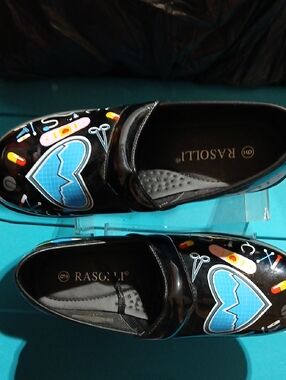 RASOLI Black Patent Nursing Shoes with Blue Heart Graphics